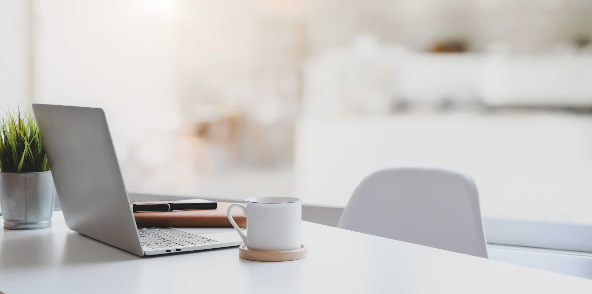 adobestock-293765358-laptop-coffee